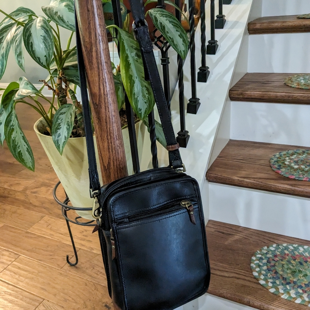 LAND Genuine Leather Cross Body handbag, organizer, lots of pockets - Picture 12 of 14